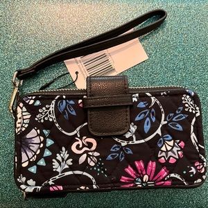 NWT Vera Bradley RFID Smartphone Wristlet - Bramble Pattern